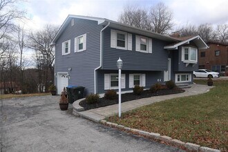 32 Poplar Dr in Monroe, NY - Building Photo - Building Photo