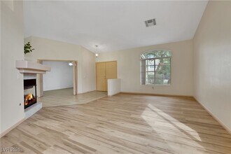 1789 Castro Hill Ave in Henderson, NV - Foto de edificio - Building Photo