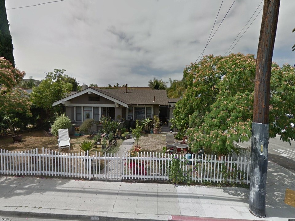 3811 E 10th St, Unit 3811 in Long Beach, CA - Building Photo