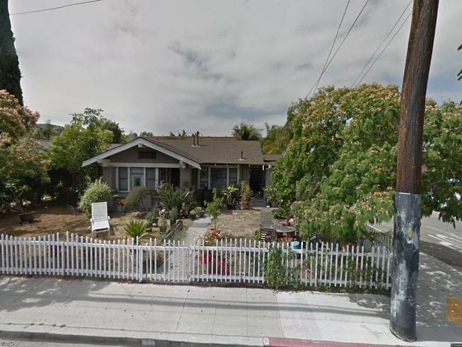3811 E 10th St, Unit 3811