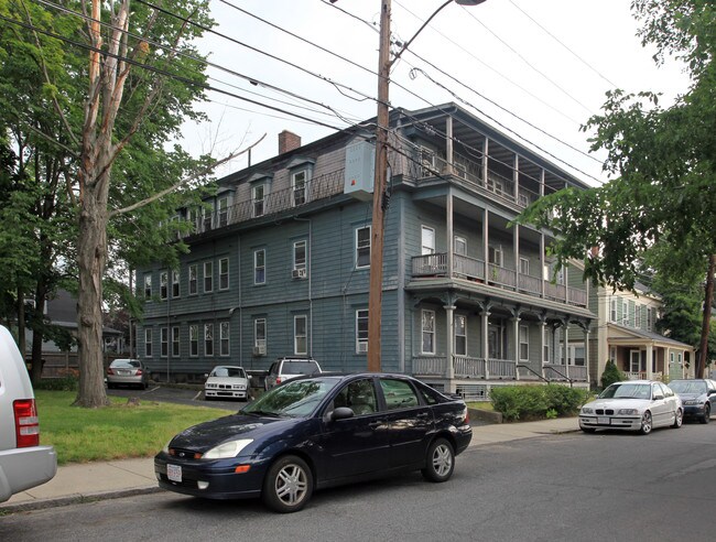 26 Proctor St in Framingham, MA - Foto de edificio - Building Photo