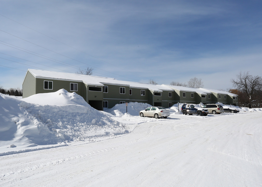 Wine Creek Apartments in Oswego, NY - Foto de edificio