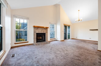 992 Manchester Cir in Grayslake, IL - Building Photo - Building Photo