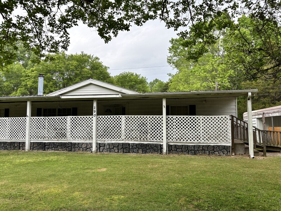 290 Bryson St in Guntown, MS - Foto de edificio