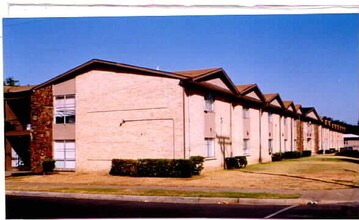 Upper E - Beacon Hill (OLD) in Dallas, TX - Building Photo - Building Photo