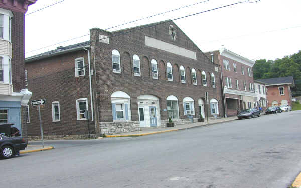 118 N 3rd Ave in Coatesville, PA - Building Photo