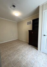 108 S 7th St in Highlands, TX - Building Photo - Building Photo