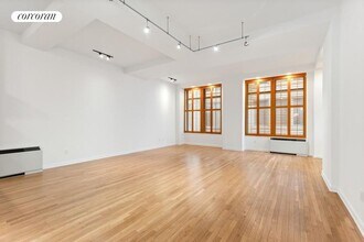 252 7th Ave in New York, NY - Building Photo - Building Photo