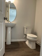 619 Rivanna Hl Rd in Glen Allen, VA - Foto de edificio - Building Photo