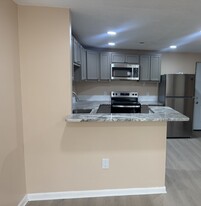 356 Franklin Ave, Unit B8 in Hartford, CT - Building Photo