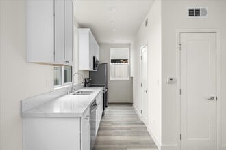 419 N Lorena St, Unit 419 Top Unit in Los Angeles, CA - Building Photo - Building Photo
