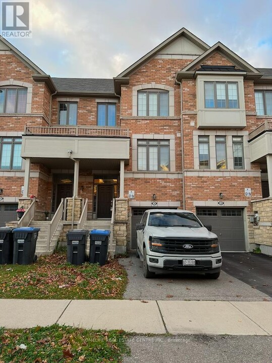 18 Agava St in Brampton, ON - Building Photo