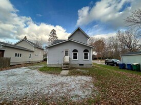 376 Chestnut St in Painesville, OH - Building Photo