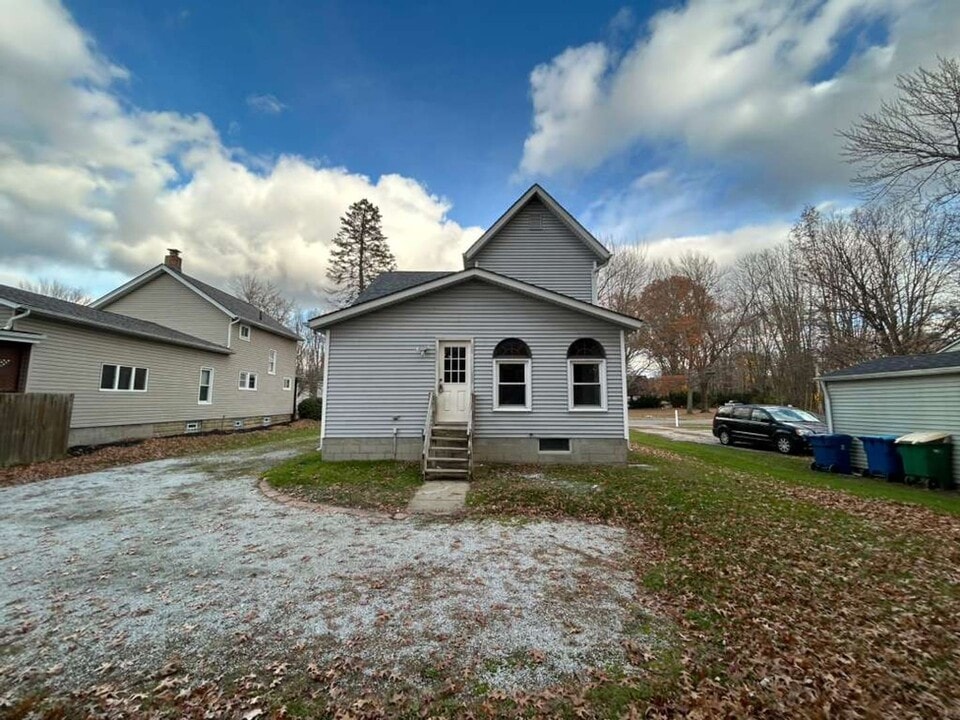376 Chestnut St in Painesville, OH - Building Photo