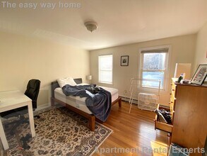 128 Pine St, Unit 1 in Cambridge, MA - Building Photo - Building Photo