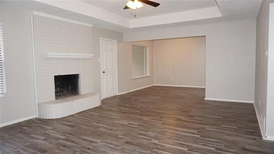 6412 Fairview Dr in Watauga, TX - Foto de edificio - Building Photo