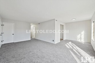 1665 Brownstone Blvd in Toledo, OH - Building Photo - Building Photo