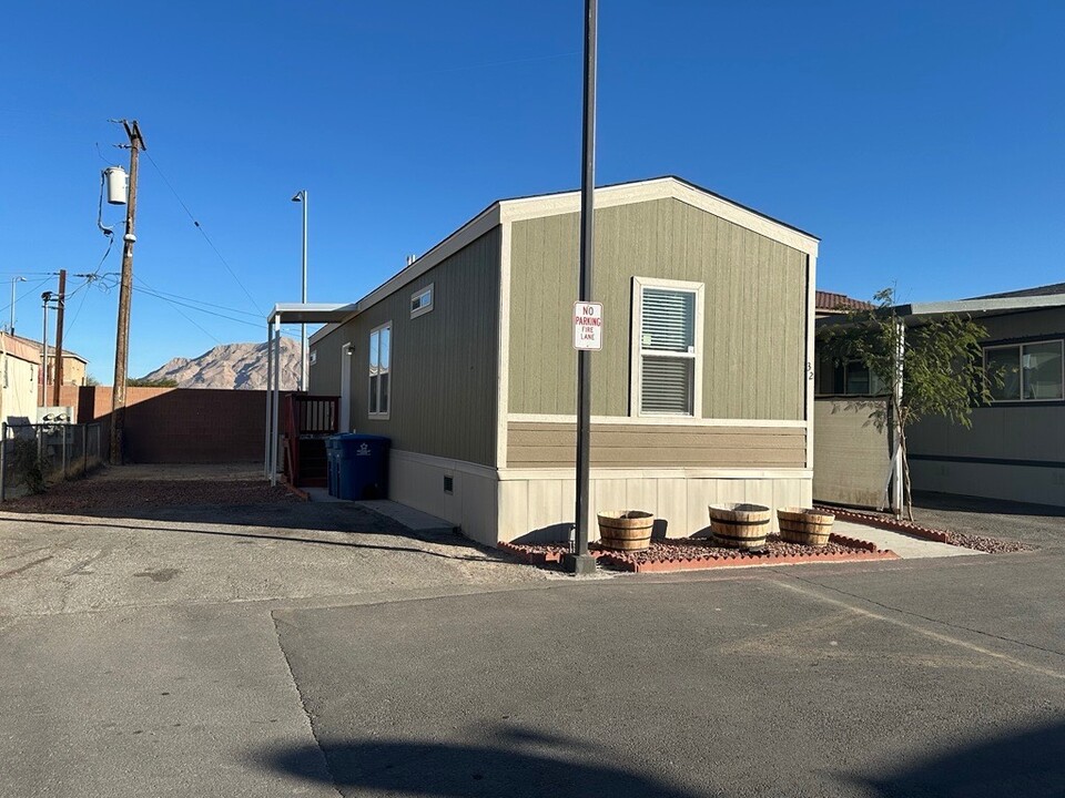 4487 E Lake Mead Blvd in Las Vegas, NV - Building Photo