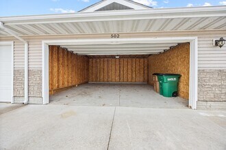 825 Parker Blvd, Unit 204 in Polk City, IA - Foto de edificio - Building Photo