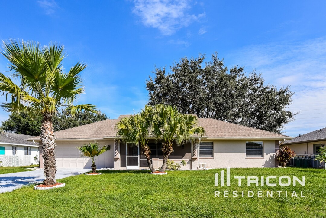 25346 Palisade Rd in Punta Gorda, FL - Building Photo