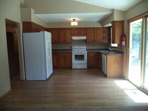 1145 Melrose Ave in Iowa City, IA - Building Photo - Building Photo