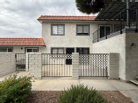 1029 Willow Tree Dr, Unit Unit C in Las Vegas, NV - Building Photo