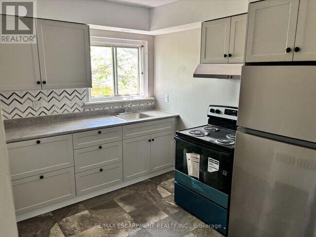 property at 5473 Ontario Ave