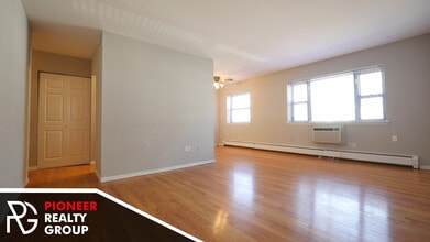524 W Oakdale Ave, Unit 503 in Chicago, IL - Foto de edificio - Building Photo
