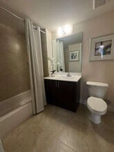 8246 NW 48th St, Unit C2 in Doral, FL - Building Photo - Building Photo