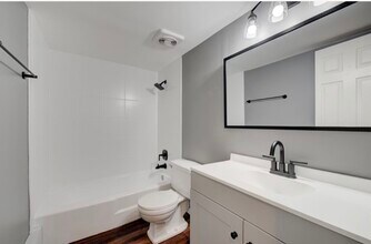 2323 S Goebbert Rd in Arlington Heights, IL - Building Photo - Building Photo