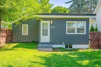 928 8th Ave S in South St. Paul, MN - Building Photo - Building Photo