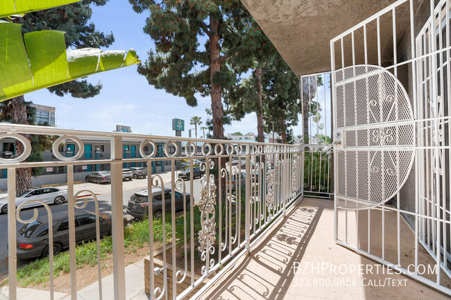 property at 7076 Lanewood Ave