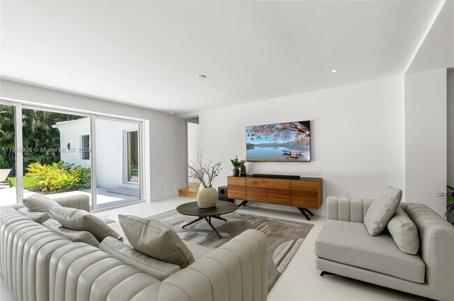 45 NE 104th St in Miami Shores, FL - Building Photo - Building Photo