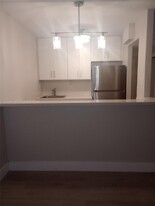 5821 Washington St in Hollywood, FL - Building Photo