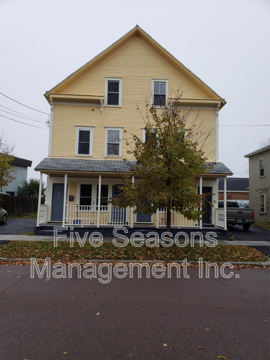 23.5 Drew St in Burlington, VT - Building Photo