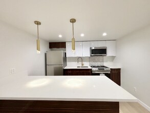 410 Lucas Ave in Los Angeles, CA - Building Photo - Building Photo