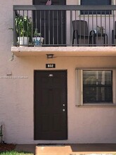 932 NW 104th Ave in Pembroke Pines, FL - Building Photo - Building Photo