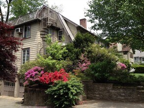 87 Atwood Ave, Unit 2 in Newton, MA - Building Photo - Building Photo