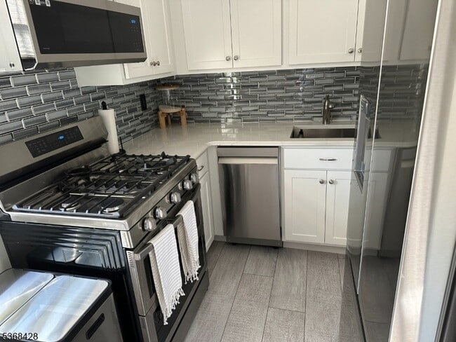 19 Savage Rd in Denville, NJ - Foto de edificio - Building Photo