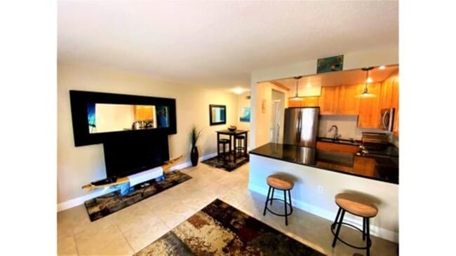 7801 Ridgewood Ave, Unit ModernBeachPad in Cape Canaveral, FL - Foto de edificio - Building Photo