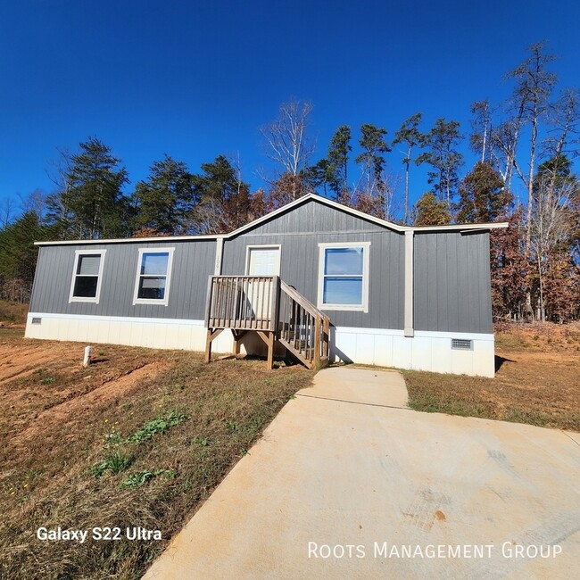 106 Stoney Creek Dr in Reidsville, NC - Building Photo - Building Photo