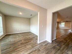 7836 Lakeside Oaks Dr in Bellview, FL - Building Photo - Building Photo