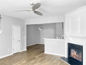 1016 Prestwyck Ct in Alpharetta, GA - Foto de edificio - Building Photo