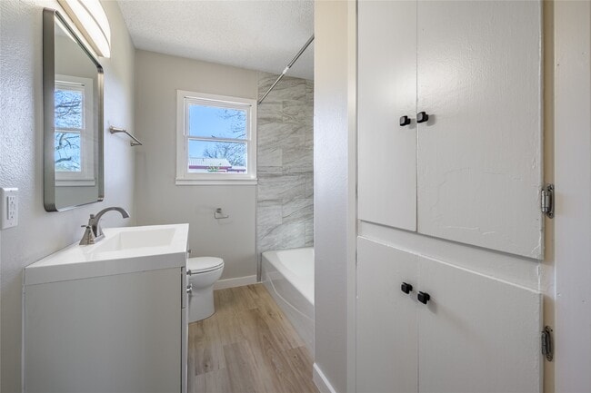 property at 476 Ellinger Rd