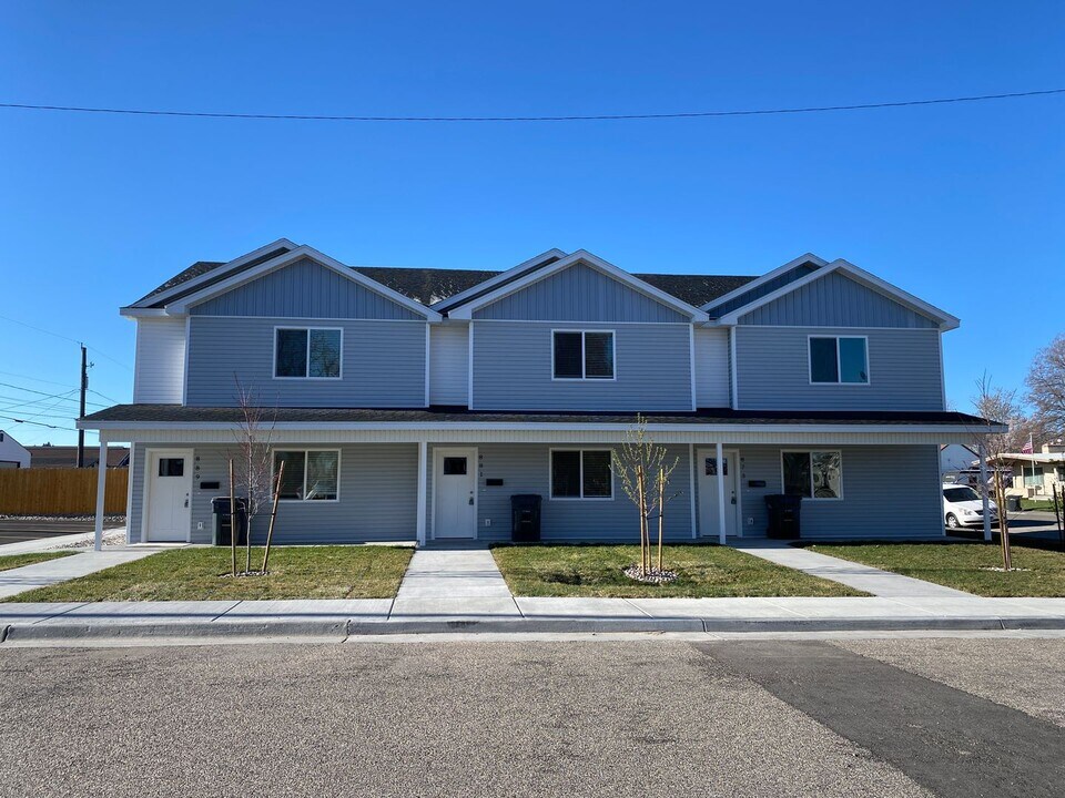 889 Iona St in Idaho Falls, ID - Building Photo