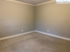 403 Ridgecrest Ave in West Jefferson, NC - Building Photo - Building Photo