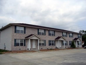 6050 Old Collinsville Rd in Fairview Heights, IL - Building Photo - Building Photo