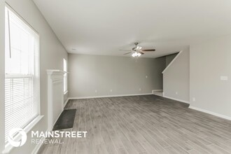 818 Swearngan Ridge Ct in Charlotte, NC - Foto de edificio - Building Photo