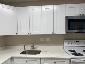 805 NE 199th St in Miami, FL - Building Photo - Building Photo