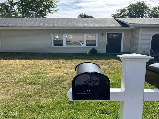 10 Grove Pl in Albany, NY - Building Photo - Building Photo